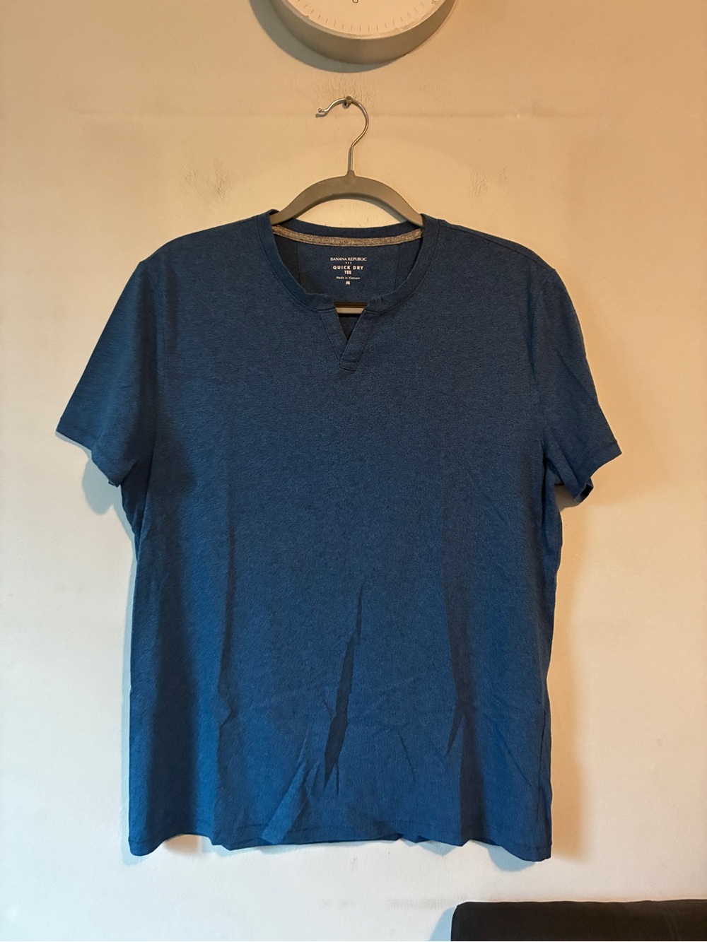 Banana Republic Men’s Blue Short-Sleeve Notch-Neck Tee